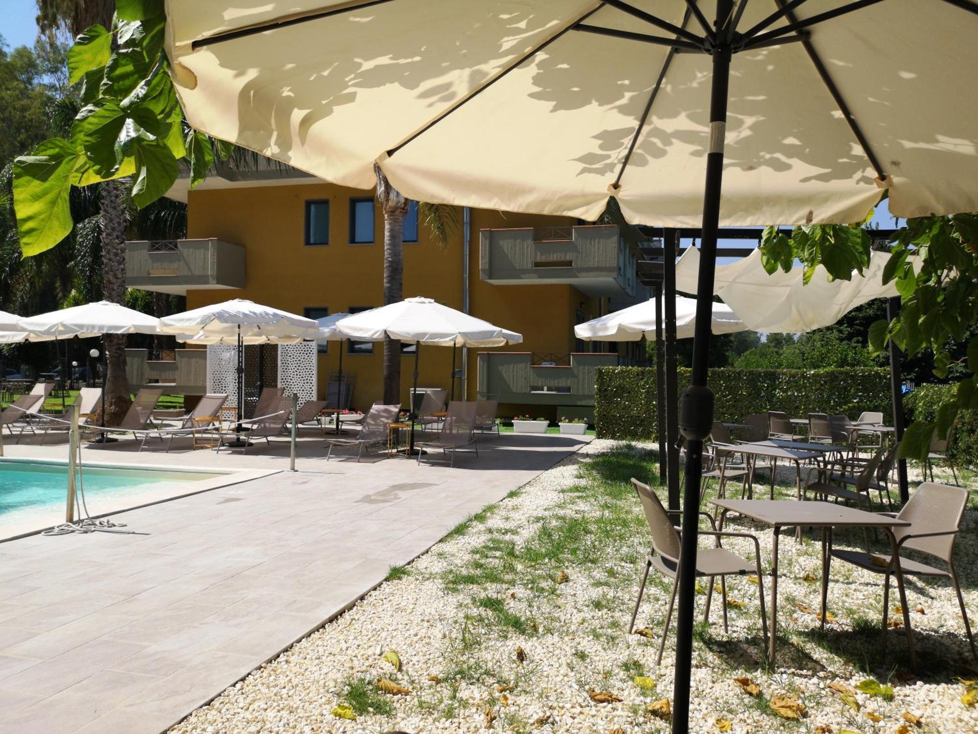 Oasi Park Hotel Mascali Bagian luar foto